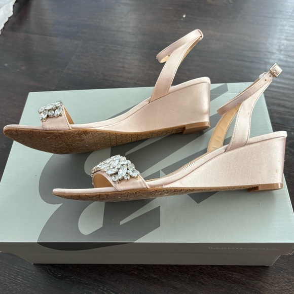 Badgley Mischka Women's Bellevue Wedge Sandal in Size 8.5 - Picture 3 of 9